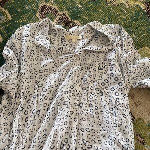 Side stitch long sleeve white and blue shirt.